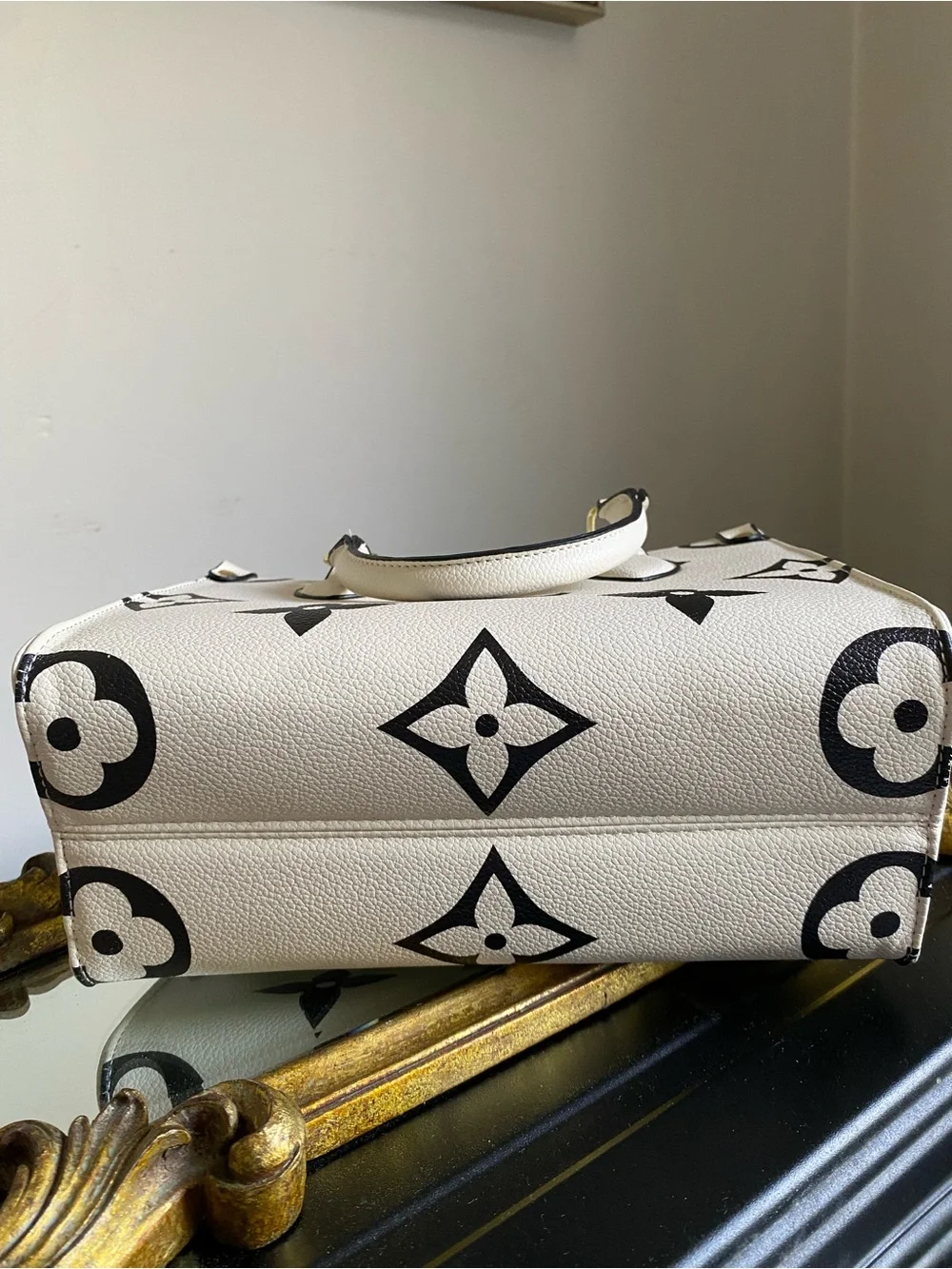 SHOULDER BAG